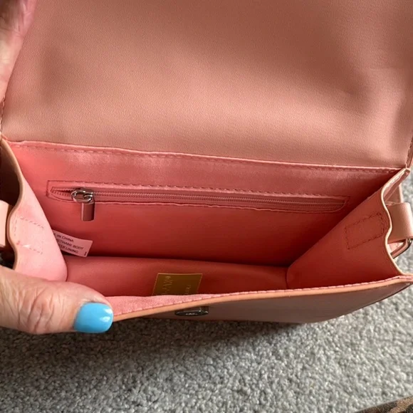 Charming Pink Cat Ear Crossbody Bag never used - Picture 4 of 4